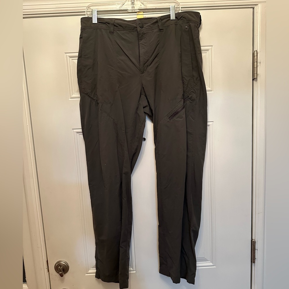 North Face dark gray outdoor hiking men’s pants size 36 great condition
